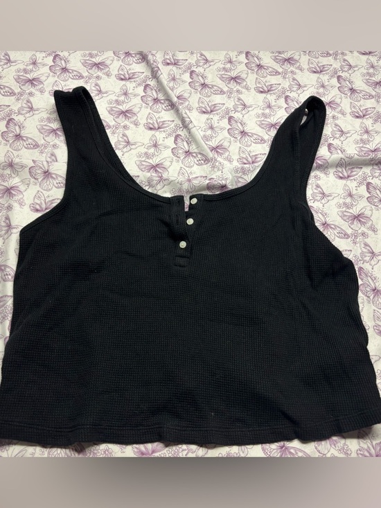 Old Navy Tops - 🍄Old Navy Black Ribbed Crop Tank with Button Placket